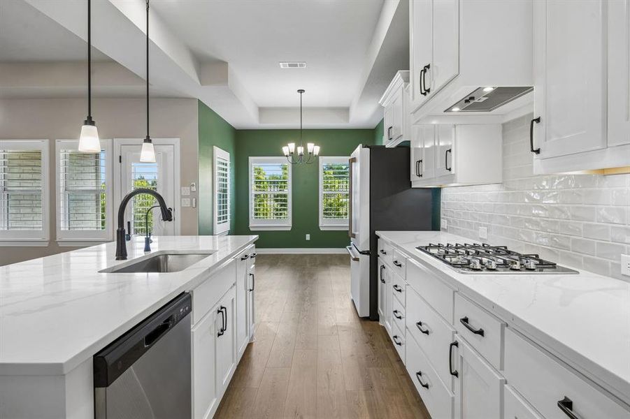 Look at that lighting! Look at that lighting!