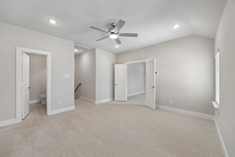 Spacious, unfurnished interior of a new home in Painted Tree Woodland West, McKinney (Image 23).