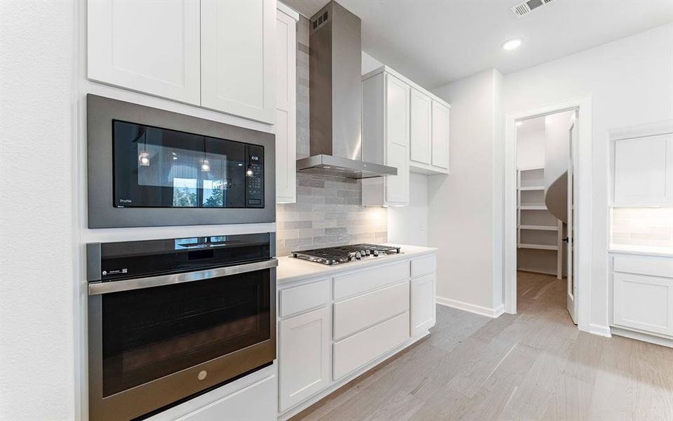 Furnished interior view inside a new home in Heath Golf & Yacht Club, Heath (Image 6).