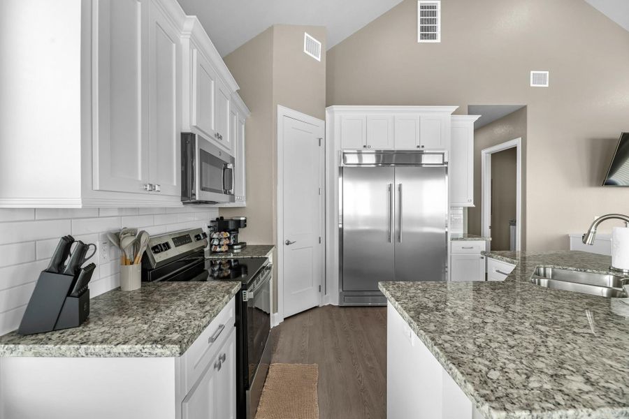 Furnished interior view inside a new home in , Freeport (Image 17).
