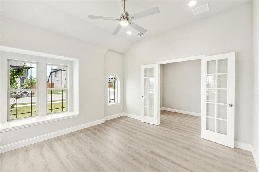 Spacious, unfurnished interior of a new home in Waverly Estates, Nevada (Image 20).