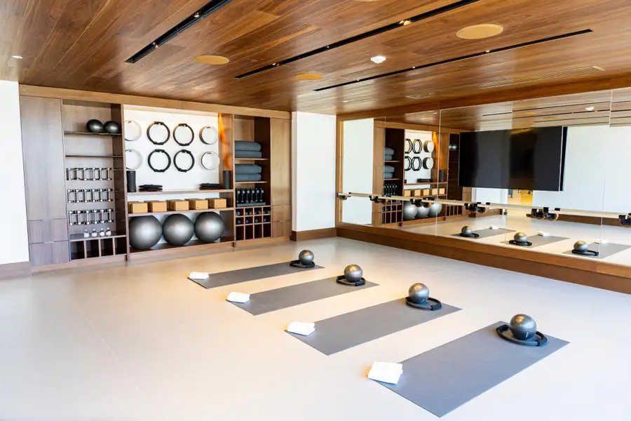 Alina 220 Yoga Room Alina 220 Yoga Room