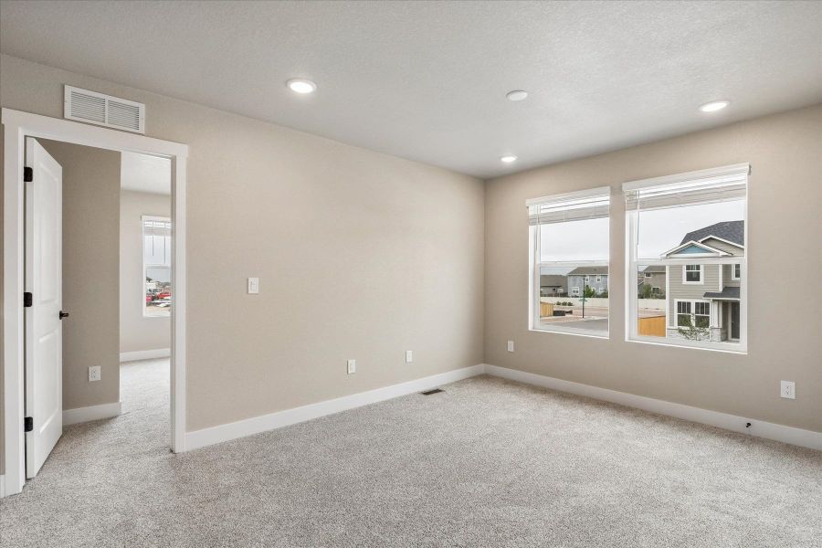 Spacious, unfurnished interior of a new home in Aspen Meadows-4, Colorado Springs (Image 16). Spacious, unfurnished interior of a new home in Aspen Meadows-4, Colorado Springs (Image 16).
