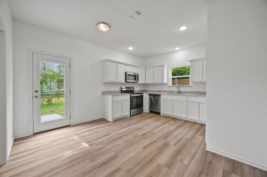 Furnished interior view inside a new home in , West Tawakoni (Image 7). Furnished interior view inside a new home in , West Tawakoni (Image 7).
