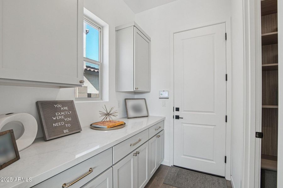 40-web-or-mls-E Waller Ln-S2611-040