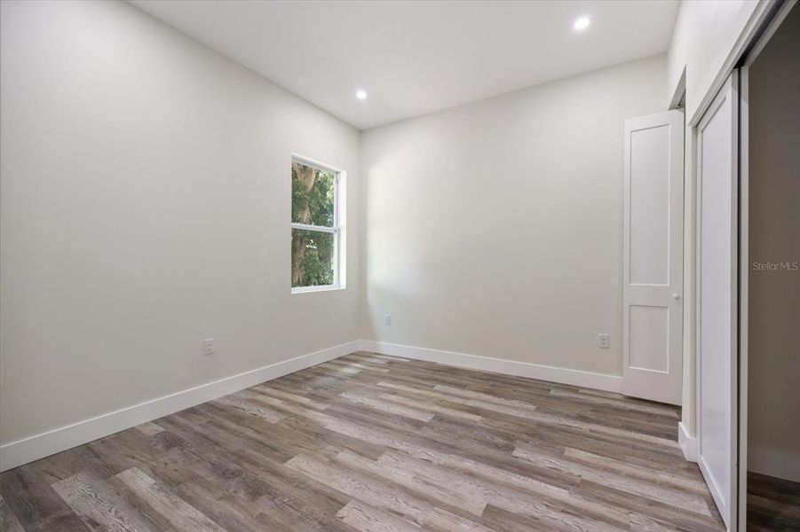 Spacious, unfurnished interior of a new home in , Sarasota (Image 11).