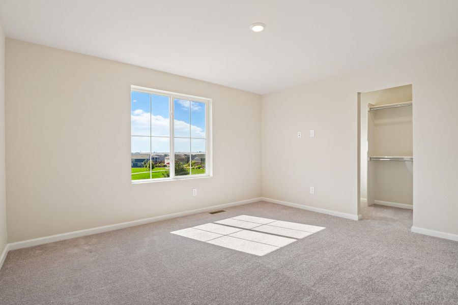 Spacious, unfurnished interior of a new home in Pintail Commons at Johnstown Village, Johnstown (Image 10).