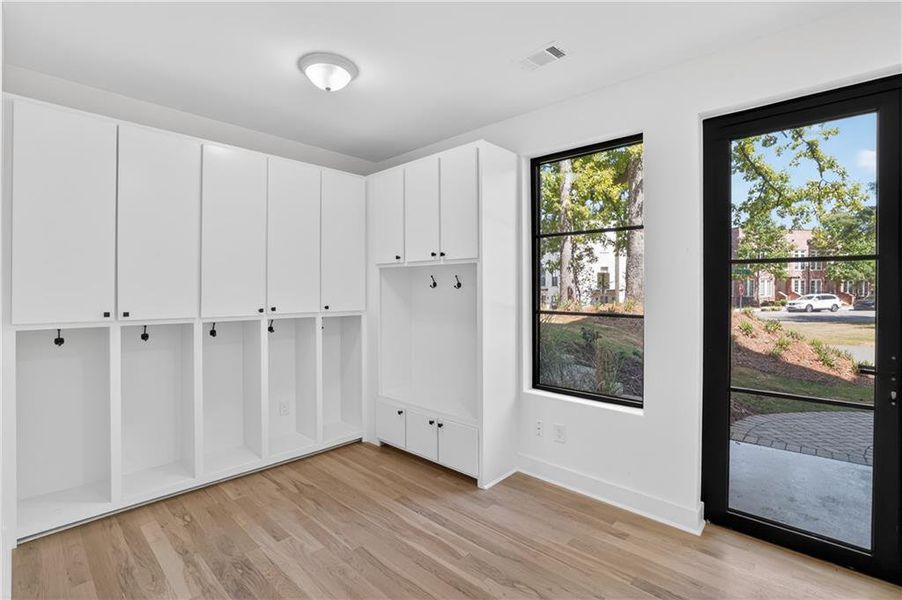 Spacious, unfurnished interior of a new home in , Alpharetta (Image 76).