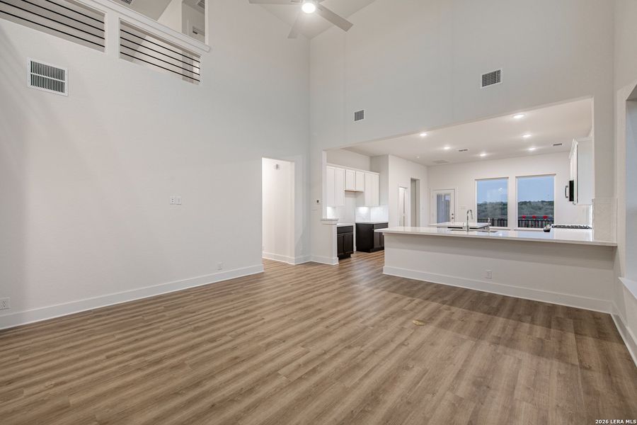 Spacious, unfurnished interior of a new home in Stillwater Ranch, San Antonio (Image 29).