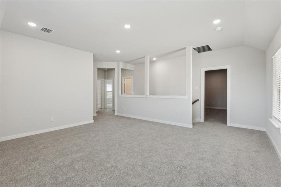 Spacious, unfurnished interior of a new home in Windmore, Princeton (Image 31).