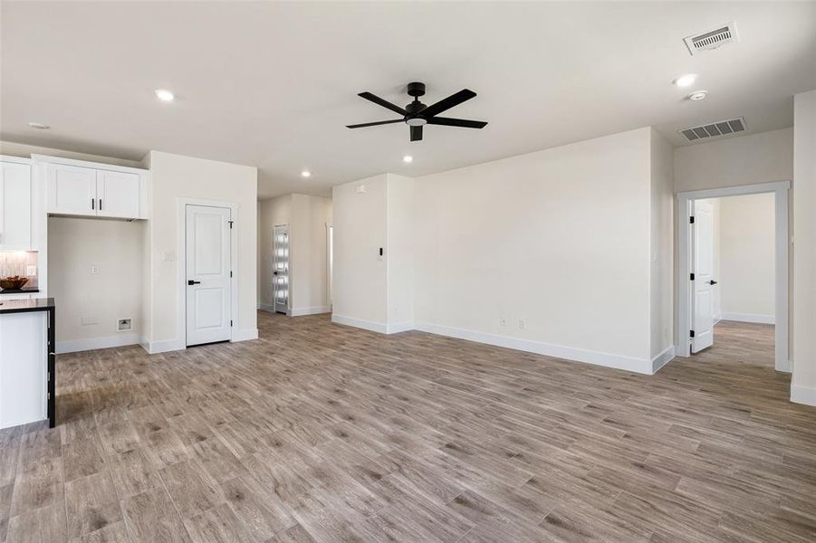 Spacious, unfurnished interior of a new home in , Granbury (Image 15).