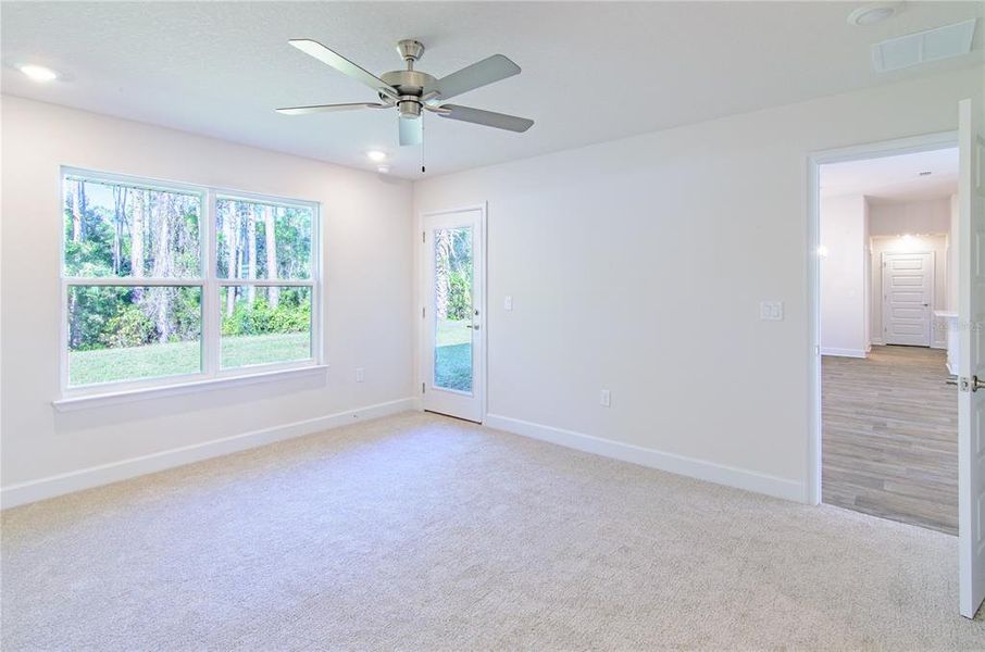 Spacious, unfurnished interior of a new home in , Palm Coast (Image 12).