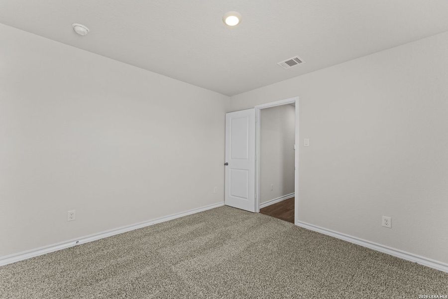 Spacious, unfurnished interior of a new home in Langdon, San Antonio (Image 10).