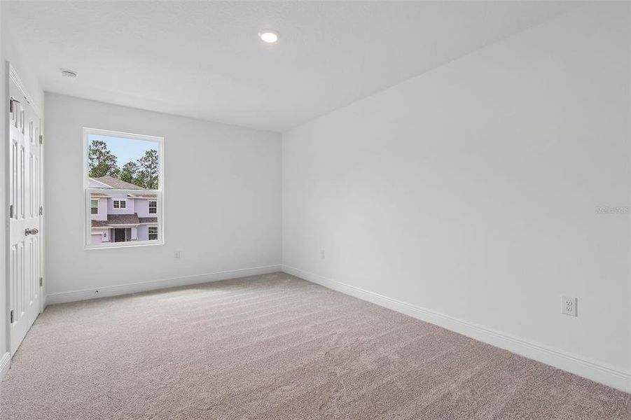 Spacious, unfurnished interior of a new home in , Mount Dora (Image 19).