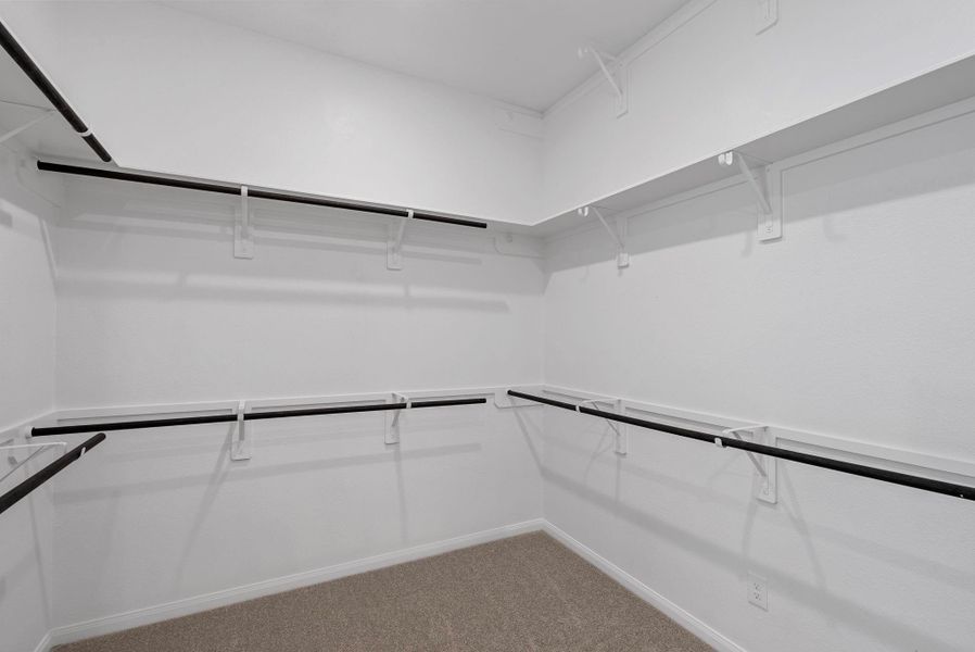 Spacious, unfurnished interior of a new home in Valencia, Manvel (Image 24).