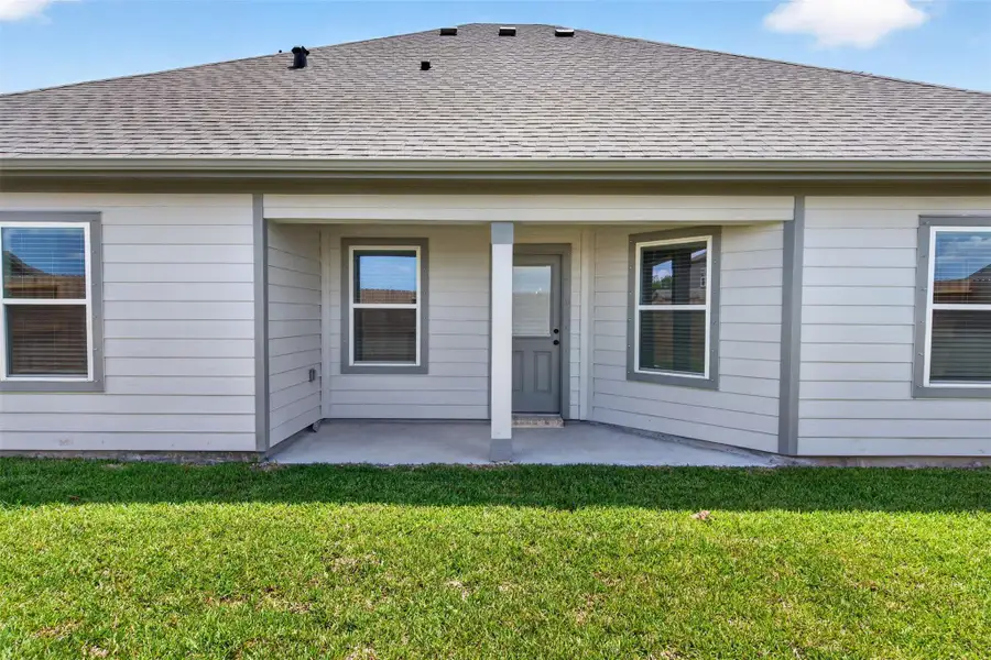 Exterior details and patio area of a home in , Alvin (Image 3).