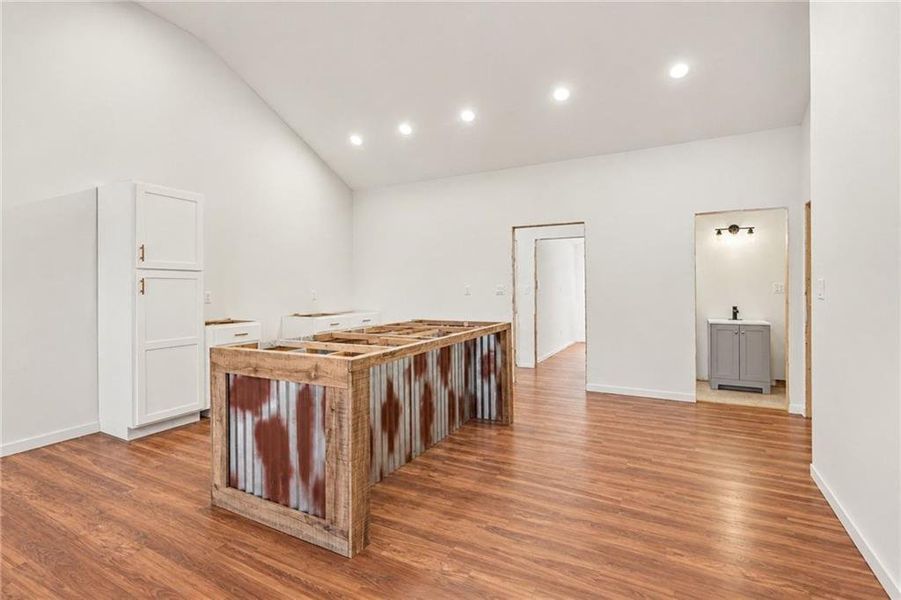 Furnished interior view inside a new home in , Canon (Image 6).