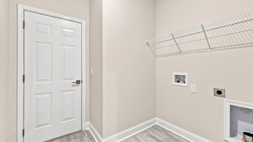 Spacious, unfurnished interior of a new home in Shadowood, Seneca (Image 33).