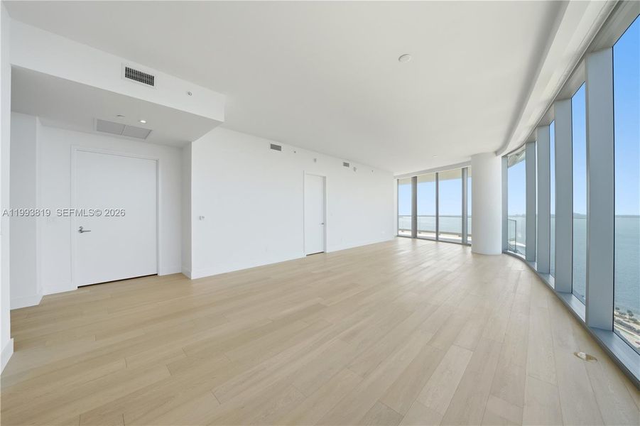 Spacious, unfurnished interior of a new home in , Miami (Image 14).
