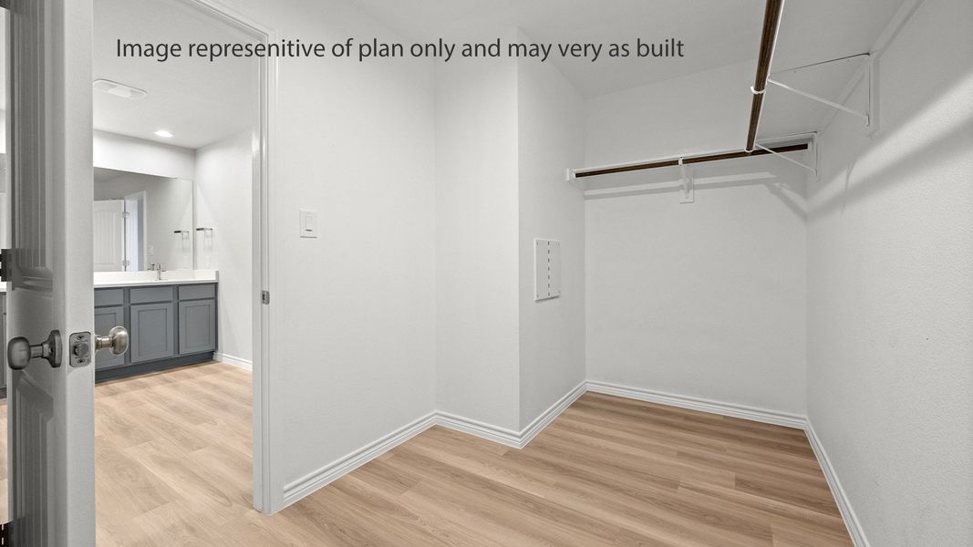 Spacious, unfurnished interior of a new home in King's Landing, Corpus Christi (Image 28).