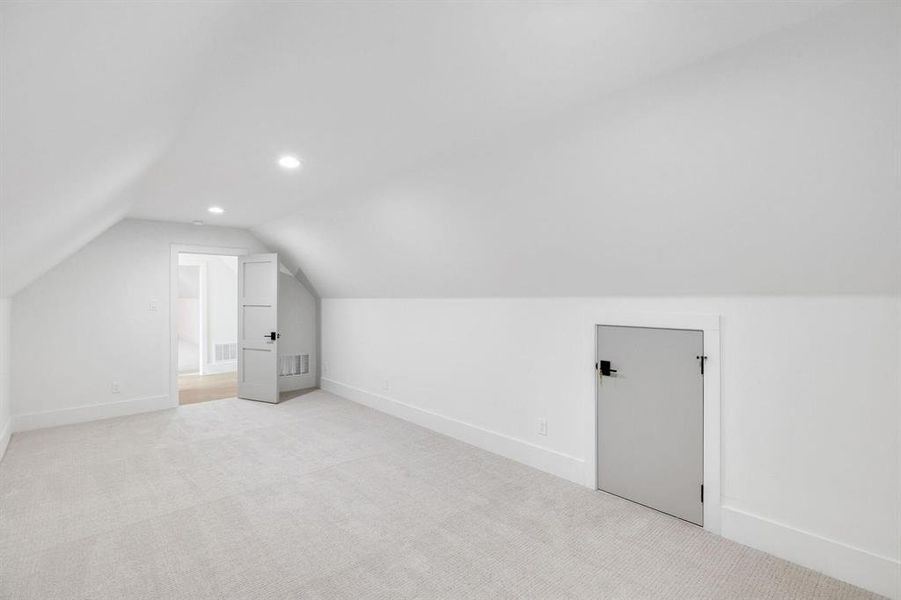 Spacious, unfurnished interior of a new home in , Gunter (Image 32).