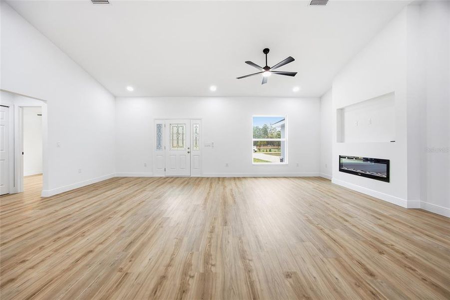 Spacious, unfurnished interior of a new home in , Ocala (Image 33).