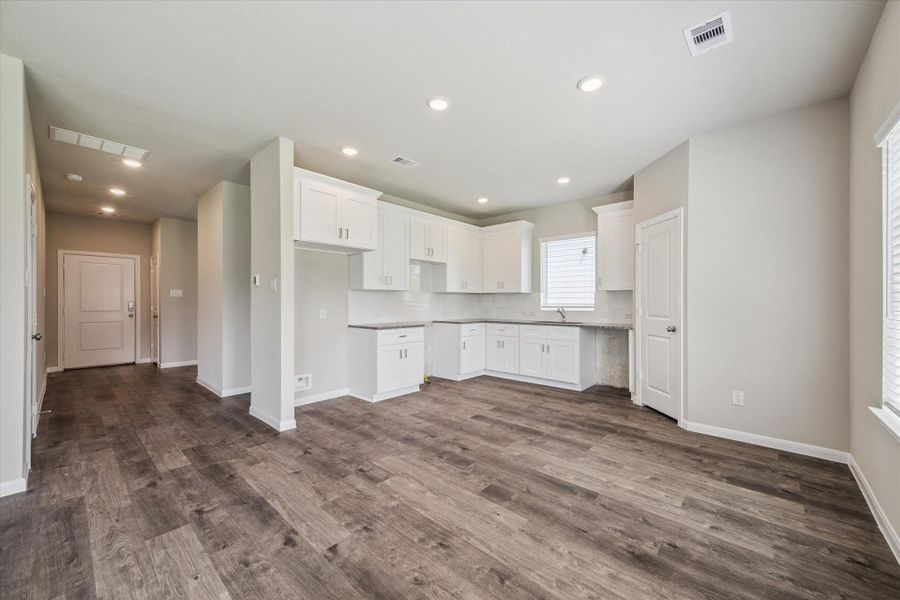 Spacious, unfurnished interior of a new home in , Texas City (Image 18). Spacious, unfurnished interior of a new home in , Texas City (Image 18).
