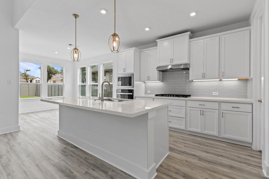 Large Center Island in Kitchen