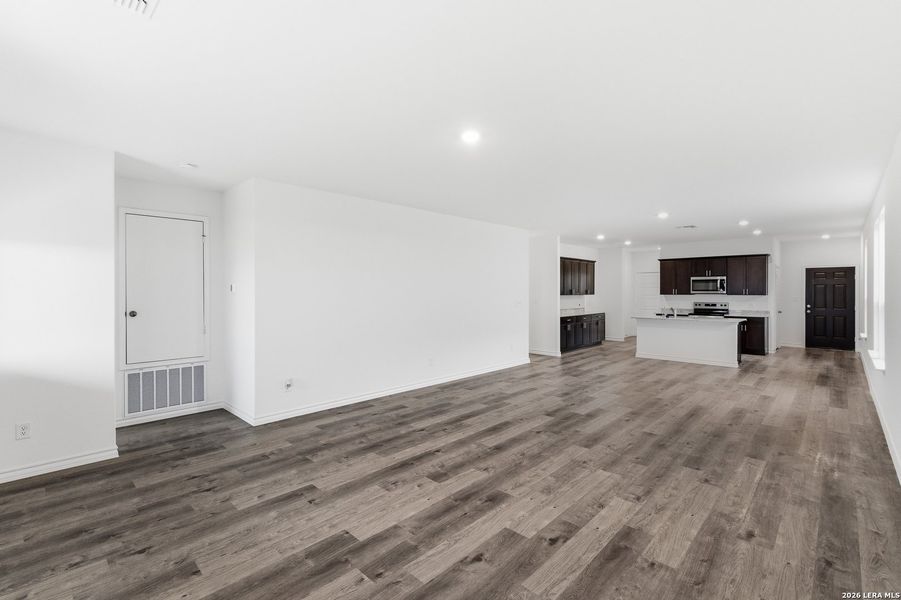 Spacious, unfurnished interior of a new home in The Overlook at Creekside, New Braunfels (Image 30).