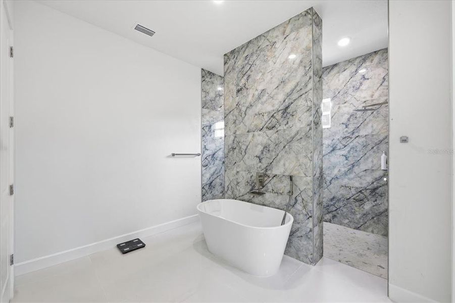 Furnished interior view inside a new home in , Plant City (Image 8).