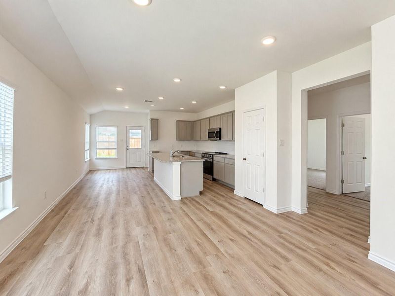 Spacious, unfurnished interior of a new home in , Dayton (Image 8).