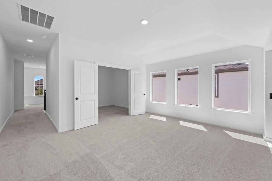 Spacious, unfurnished interior of a new home in Elyson 45' & 70', Katy (Image 10).