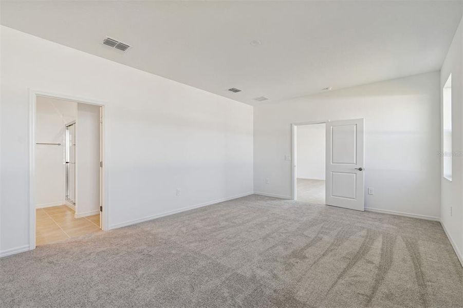 Spacious, unfurnished interior of a new home in Southpointe, Palmetto (Image 15).
