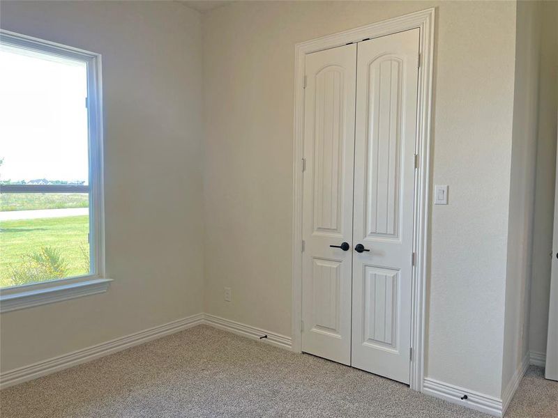 Spacious, unfurnished interior of a new home in The Ranch at Stone Hill, Waxahachie (Image 9).