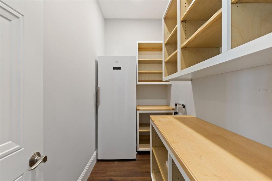 Furnished interior view inside a new home in , Thonotosassa (Image 20).