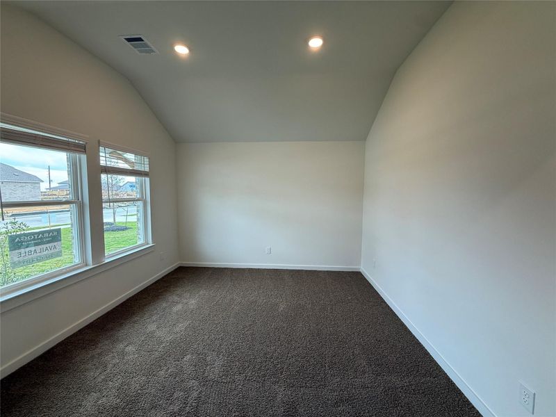 Spacious, unfurnished interior of a new home in Ashland, Angleton (Image 15).