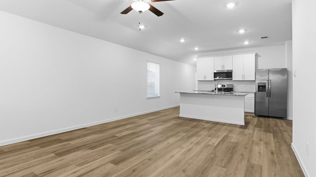 Spacious, unfurnished interior of a new home in Lakes at Westland Ranch, League City (Image 11).