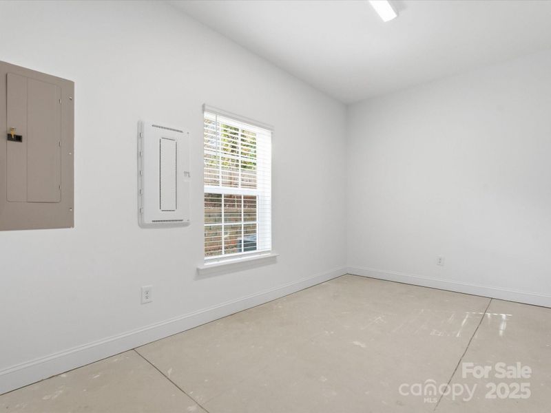 Spacious, unfurnished interior of a new home in Sycamore Trail, Matthews (Image 23).