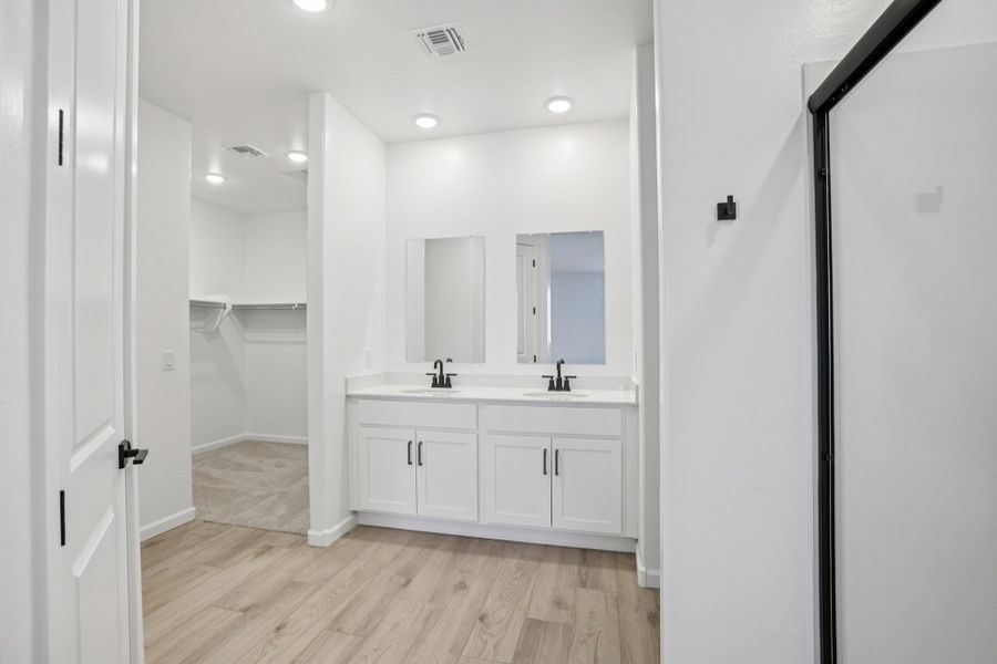 Primary bath. Finishes and options may vary by community
