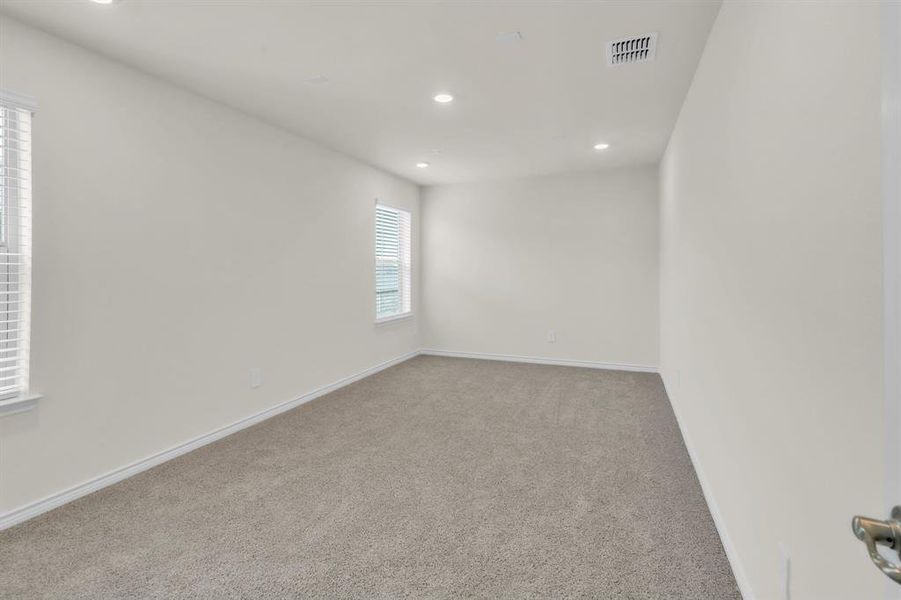 Spacious, unfurnished interior of a new home in The Landing at Hidden Lakes, McKinney (Image 29).
