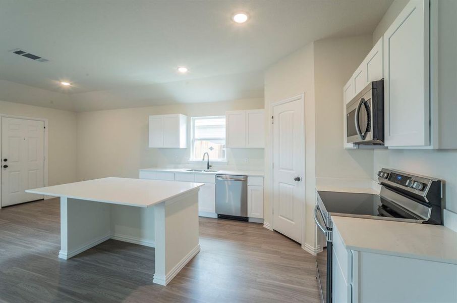 Edited_404_Rose_Ave_6 Edited_404_Rose_Ave_6