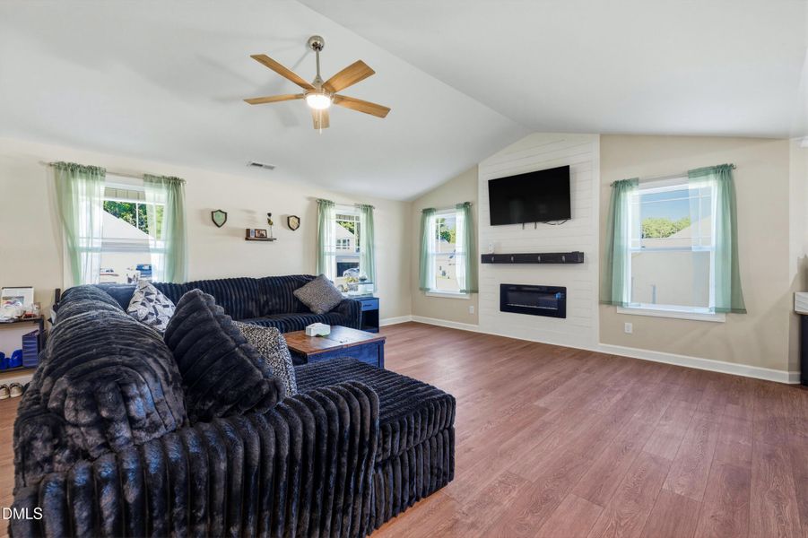 5 -122 wilderness trl, interior
