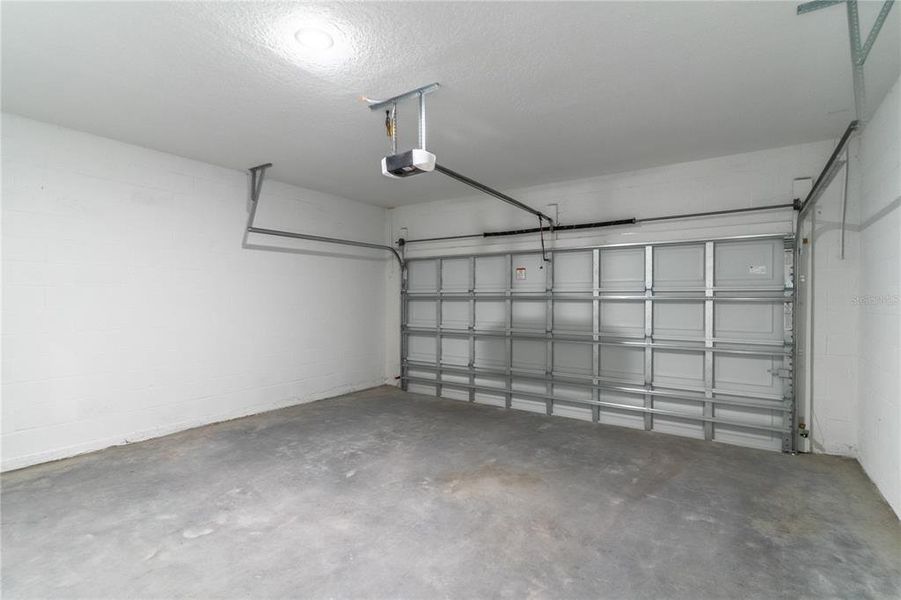 Spacious, unfurnished interior of a new home in , Ocala (Image 17).