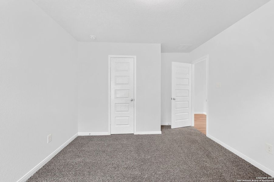 Spacious, unfurnished interior of a new home in Paloma Park, Converse (Image 25).