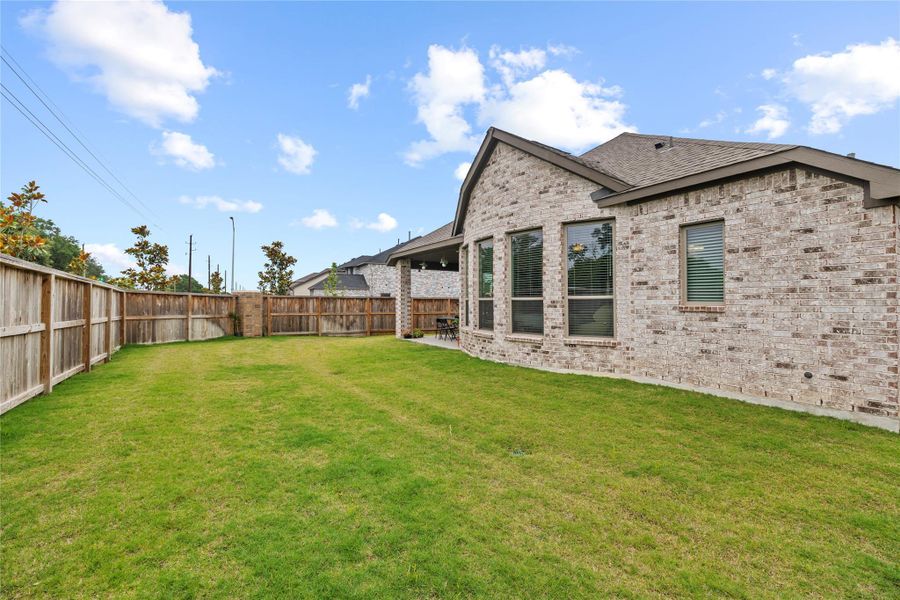 Exterior details and patio area of a home in Candela, Richmond (Image 24).