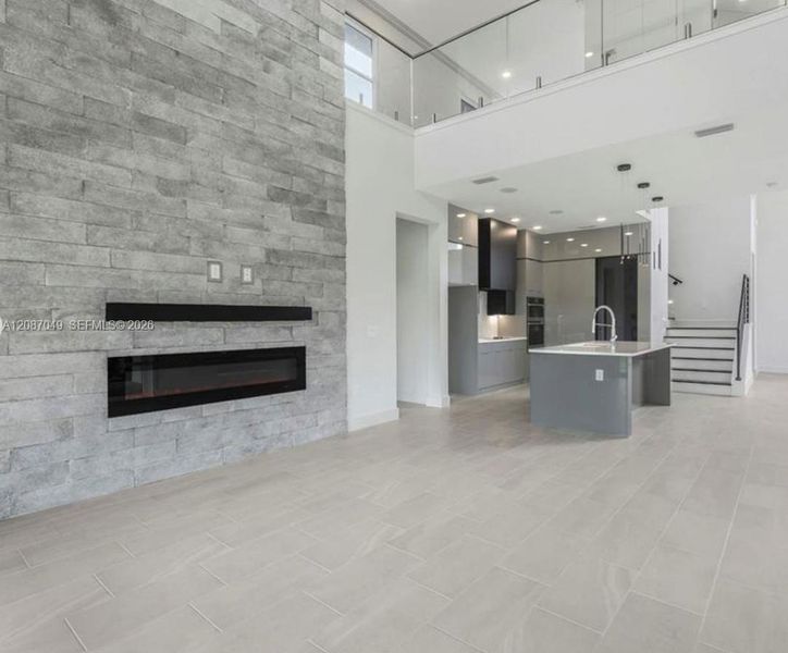 Spacious, unfurnished interior of a new home in , Davenport (Image 13).