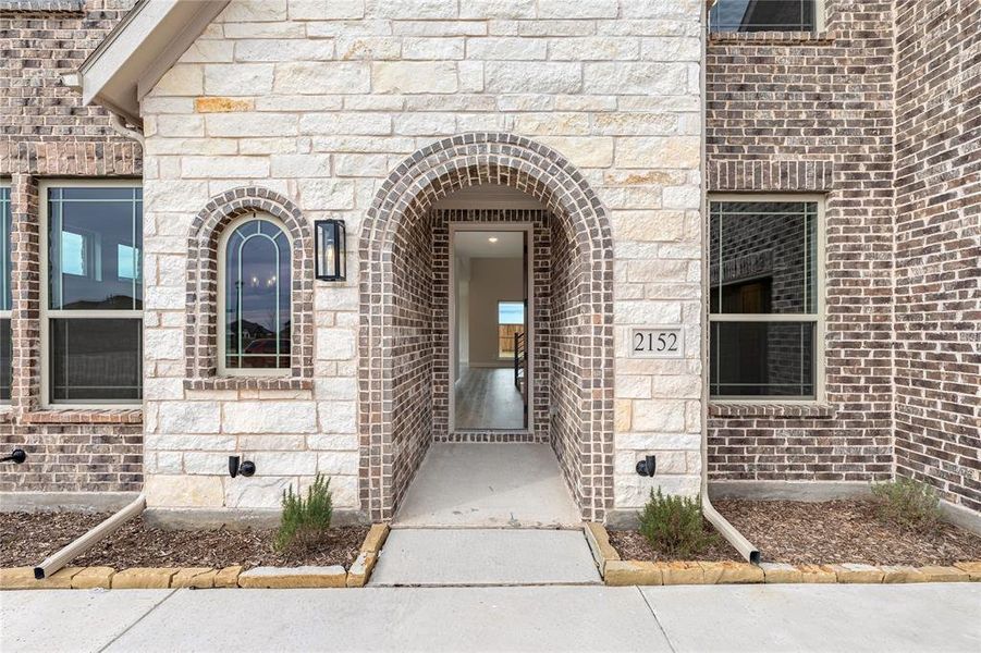 Exterior details and patio area of a home in Stone River Glen 60s, Royse City (Image 3).