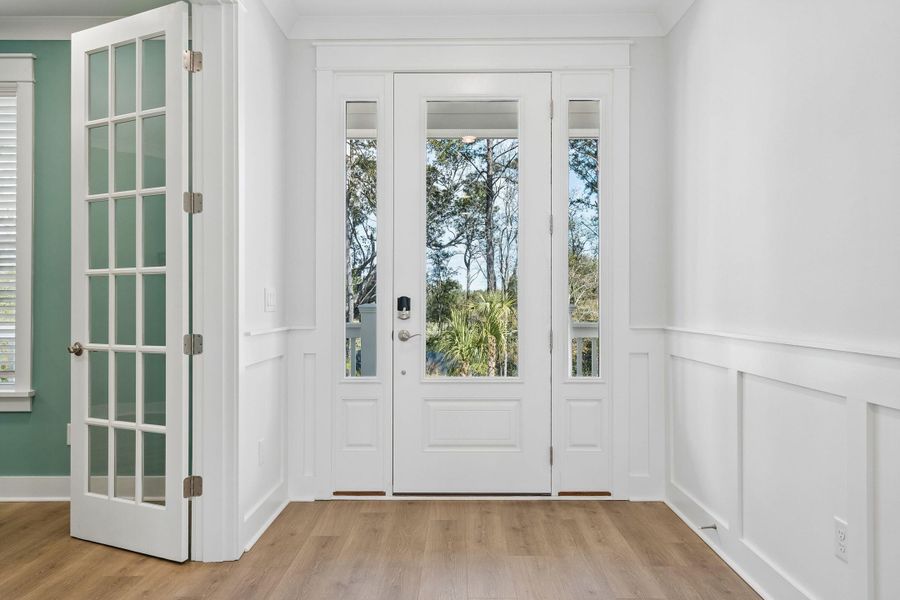 Spacious, unfurnished interior of a new home in Liberty Hill Farm, Mount Pleasant (Image 46).