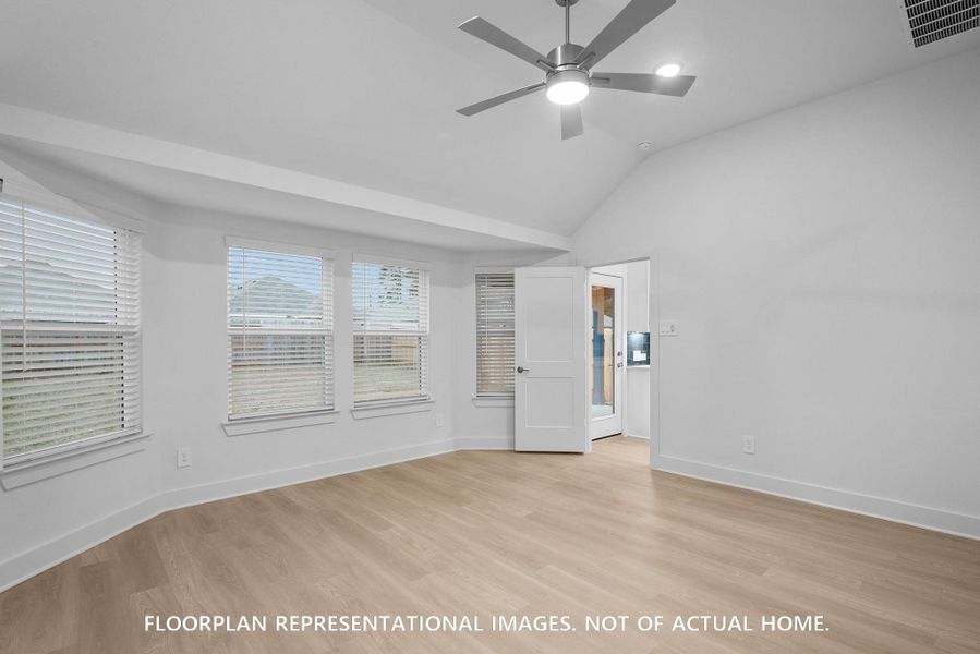 Spacious, unfurnished interior of a new home in Summerview, Fulshear (Image 18).