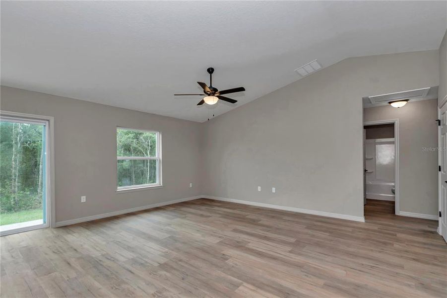 Spacious, unfurnished interior of a new home in , Belleview (Image 23).
